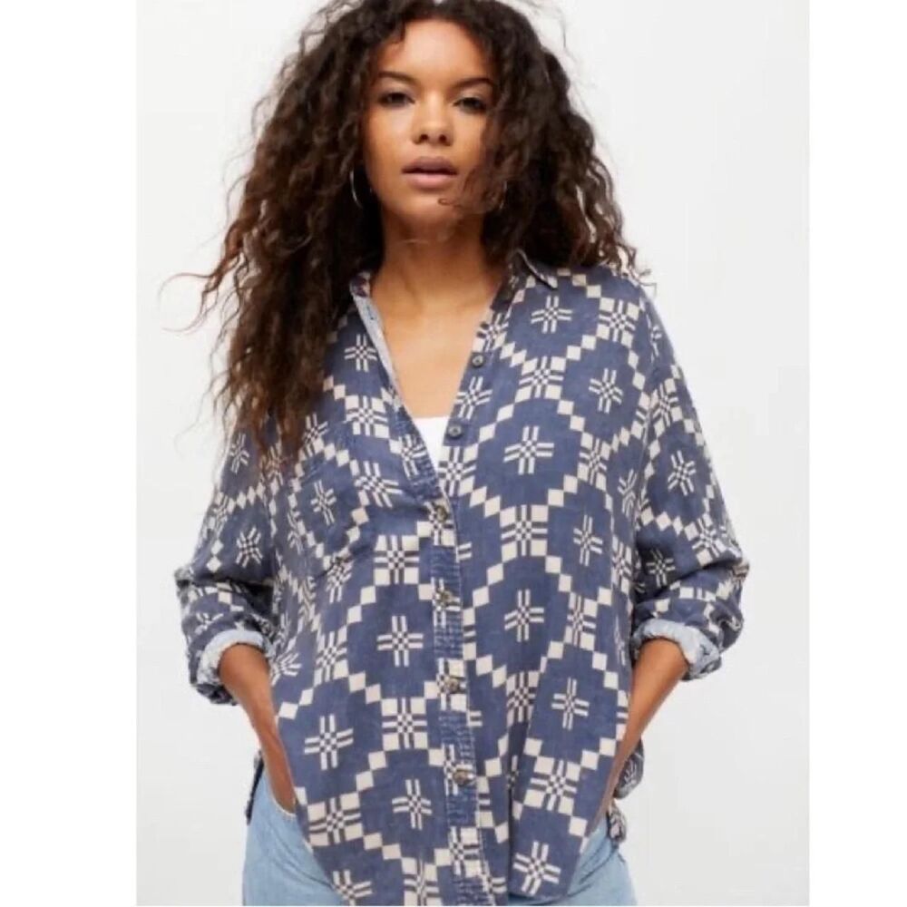 Bdg Women's Blue and Navy Shirt